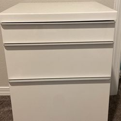 White IKEA 3 drawers w/ wheels