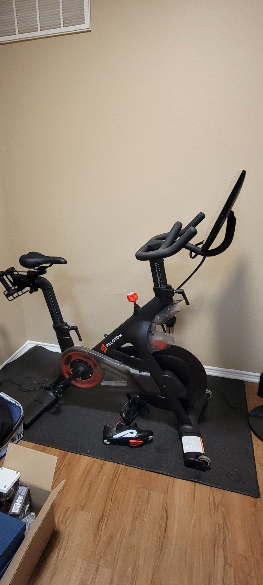 Peloton Bike** MOVING /MUST GO**
