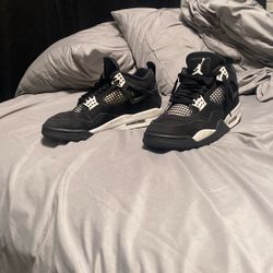 Jordan’s 4 White Retro 