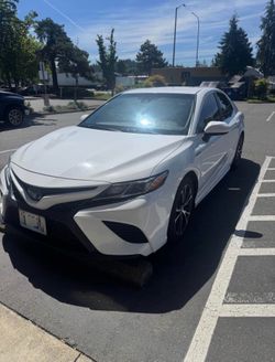 2020 Toyota Camry Hybrid SE