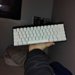 I Bought This For 80 It Doesn't Come With A Cord I Wanna Sell For 50