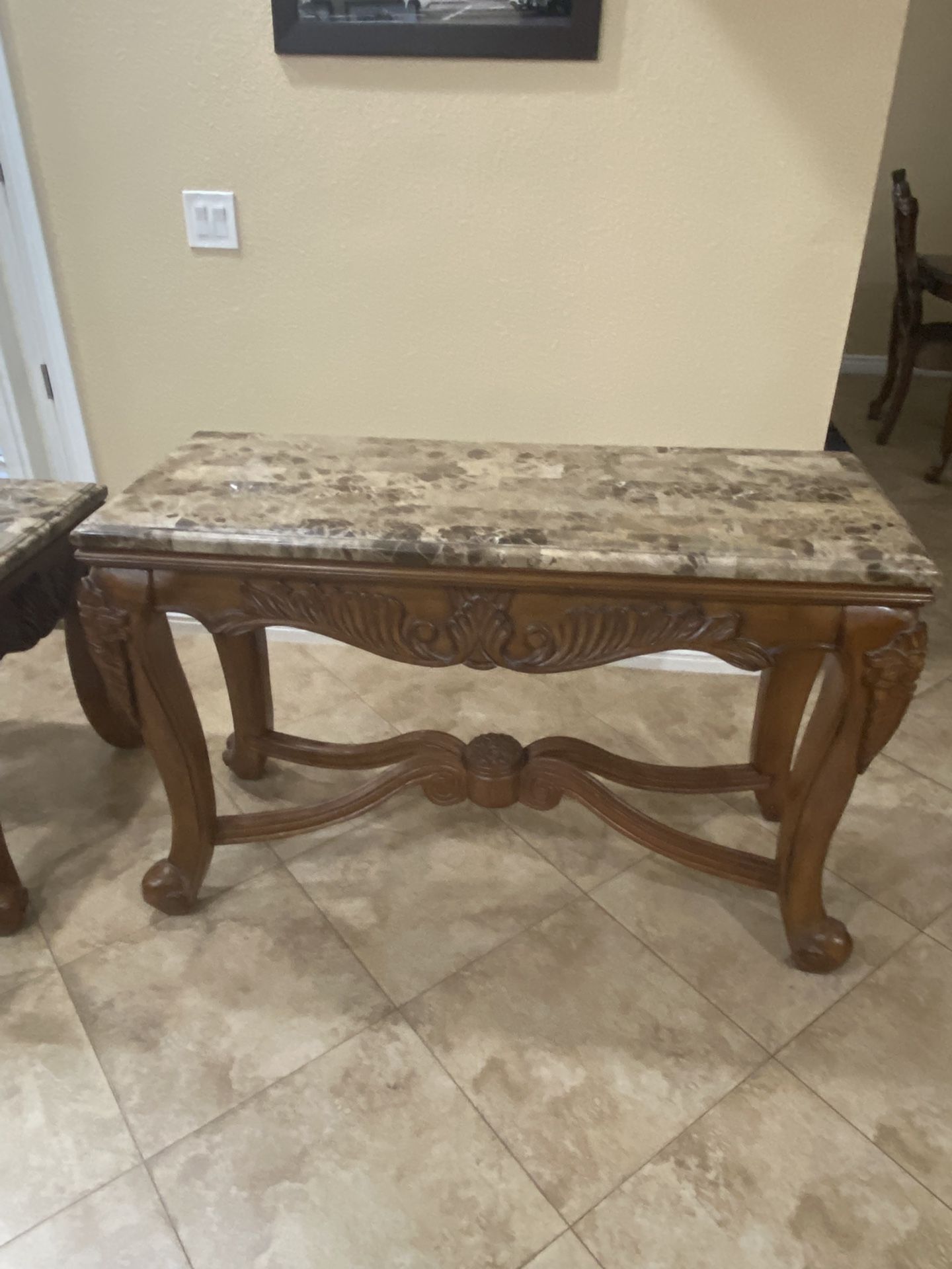 Very Excellent Condition 1 / Console Table And 2 / End Tables