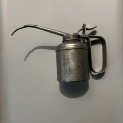 Vintage oil can