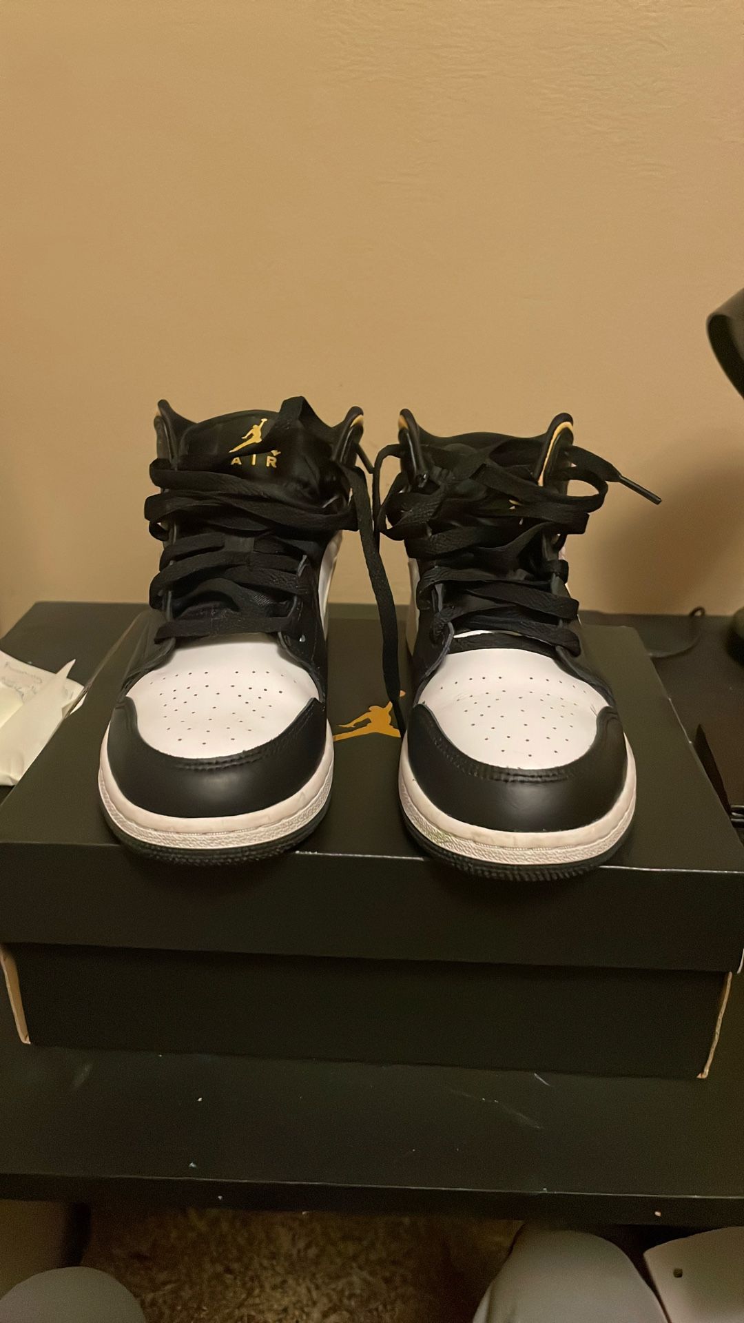 Air Jordan 1 Mid