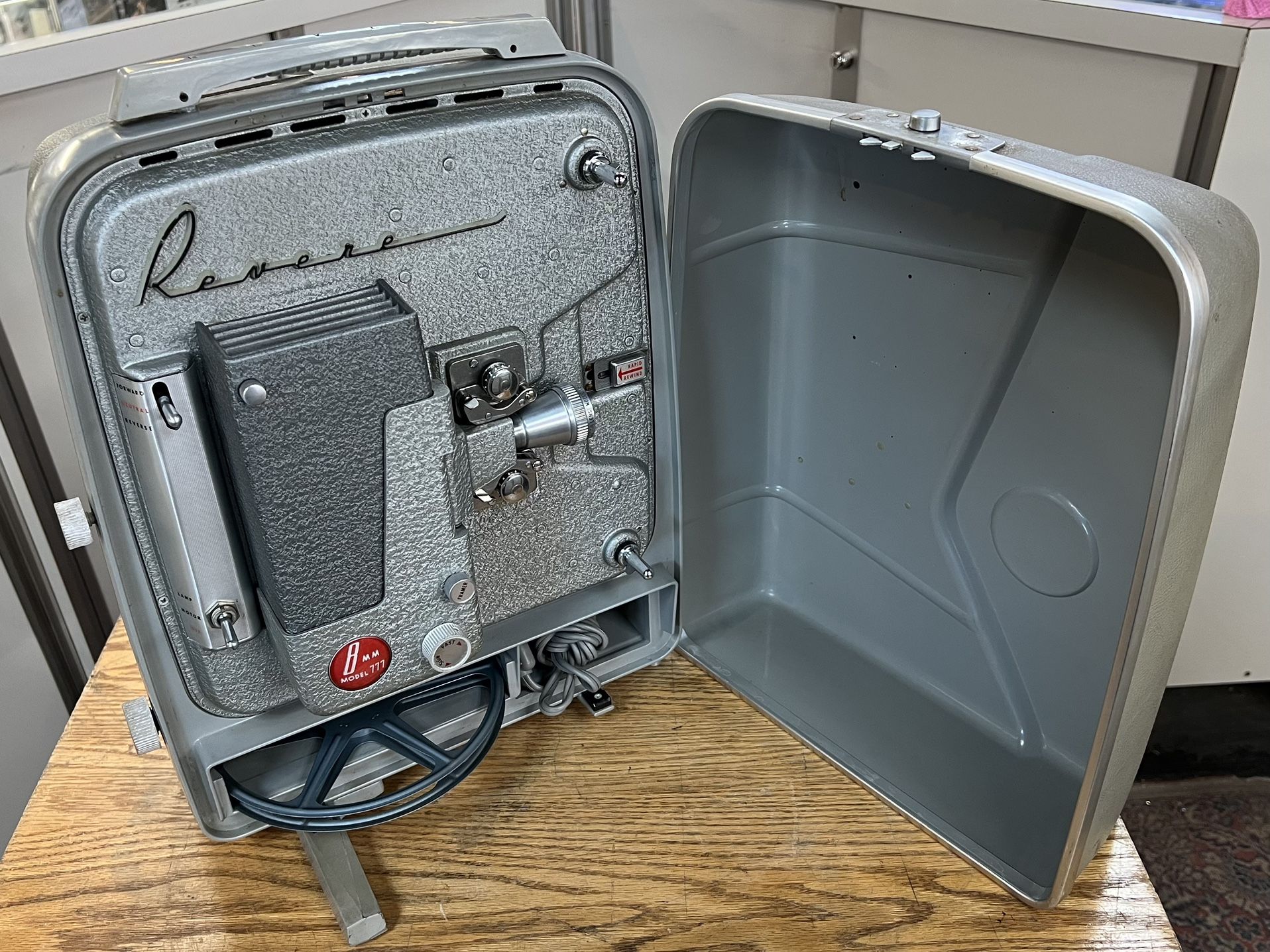 Vintage Revere Model 777 8mm Movie Film Projector