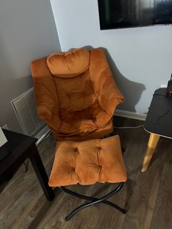 Pretty new orange chair