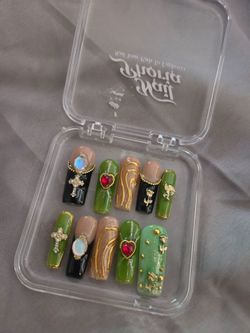 Neuphoria green emerald nails