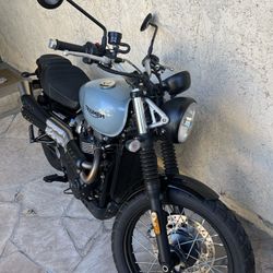 🏍️ 2022 Triumph Street Scrambler – Urban Gray – Excellent Condition – 3,030 mi 🏍️