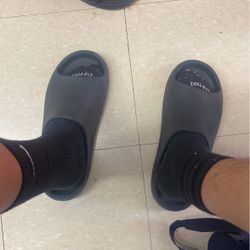 Black Yeezy Slides Never Been Worn By A Human 