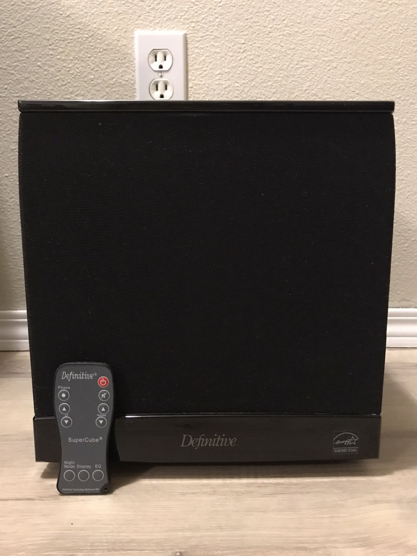 Super Cube SC4000. Definitive subwoofer 2011. Gloss Black