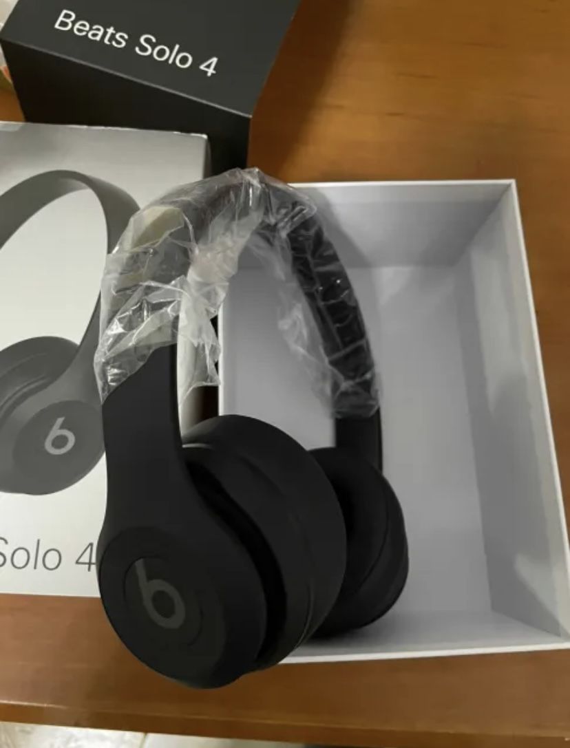 Beats Solo 4 Black