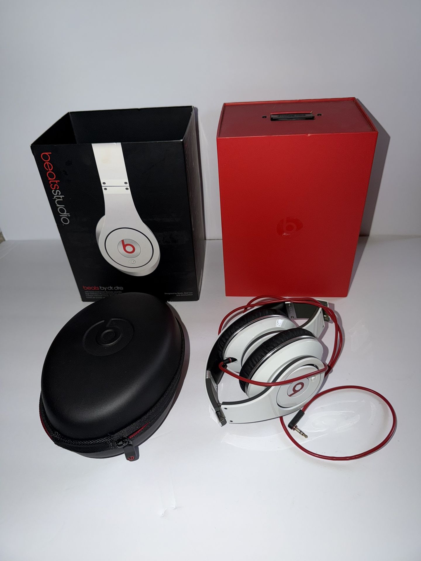 Beats by Dr. Dre Studio White Wired Headband Over-Ear Headphones w/ Case & Box
