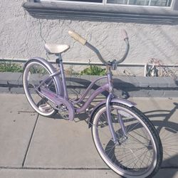 Girl's 24" Schwinn Legacy Beach Cruiser 