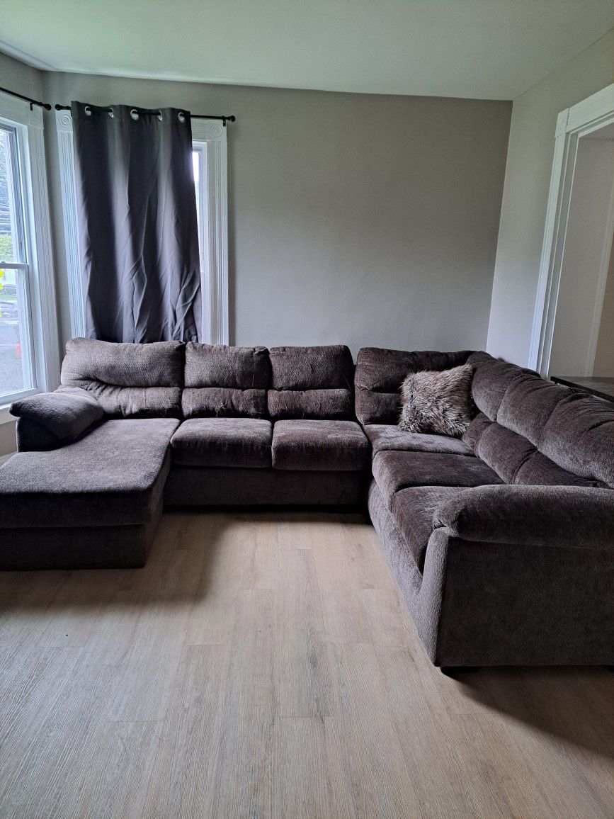 Brown U-Shaped Couch Reversible Chaise Sectional