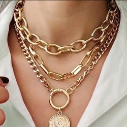 Woman’s 3 Piece Layering Necklace Golden 