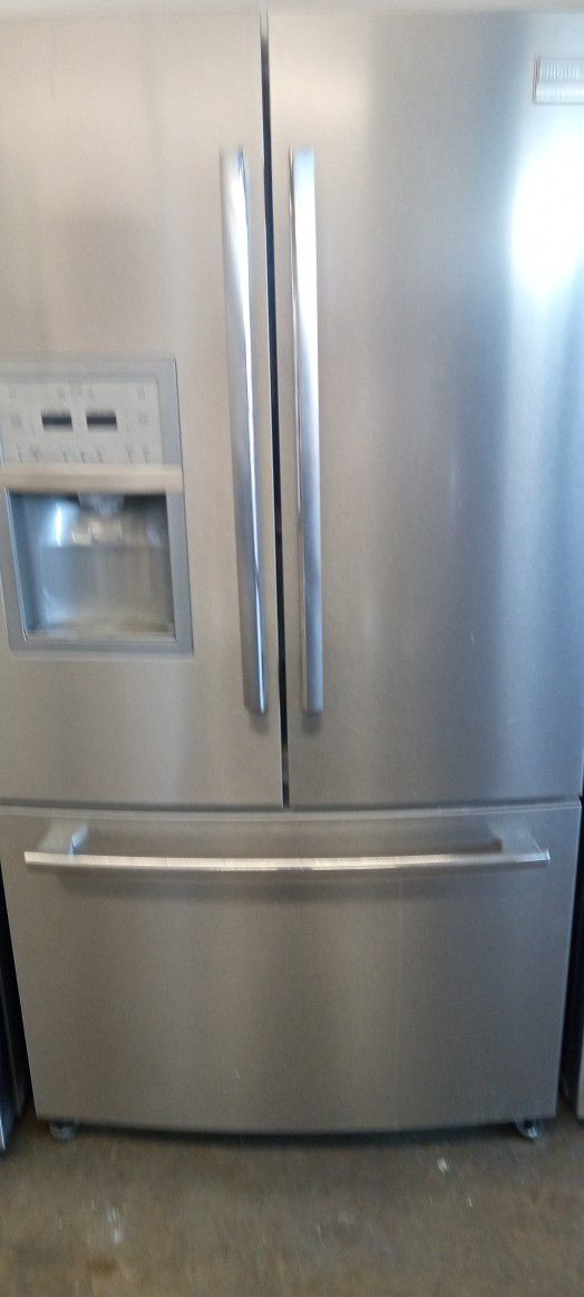 Fridgidaire Professional Stainless Steel French Doors Fridge Freezer And Refrigerator Works Great 