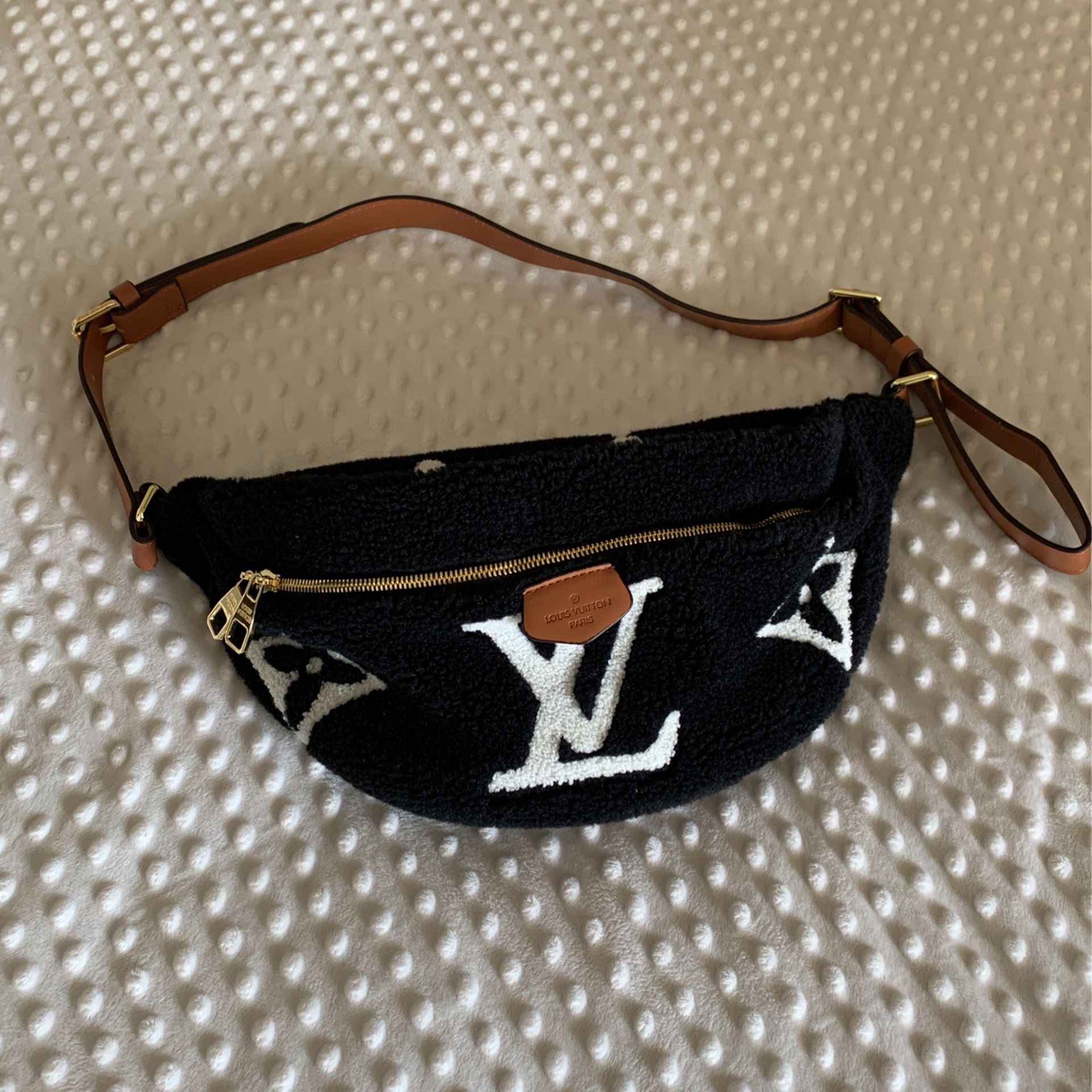 Dupe Sherpa Bumbag for Sale in Aurora, CO - OfferUp