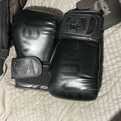 VENUM BLACK BOXING GLOVES