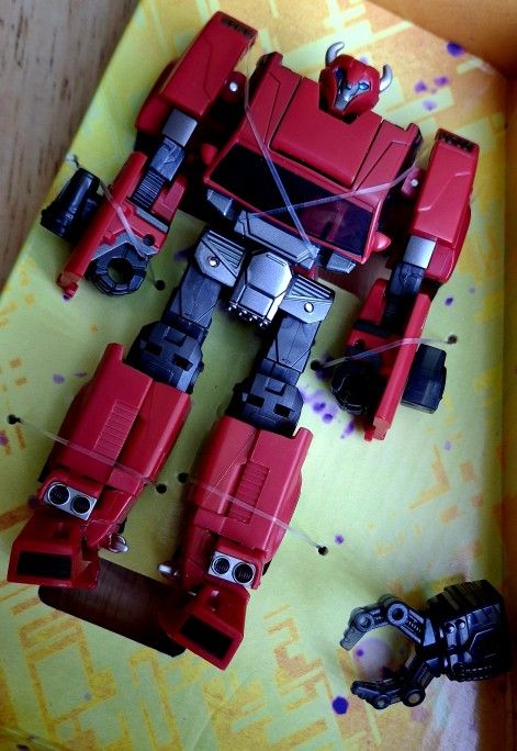 TRANSFORMERS - Prime Universe Cliffjumper