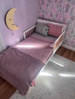 Toddler bed with mattress