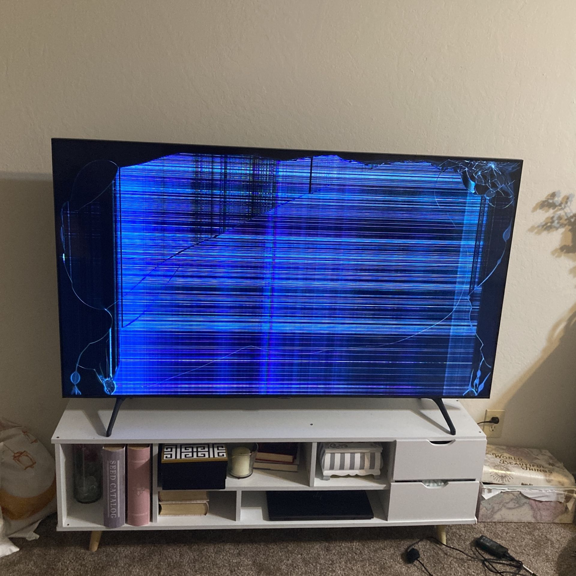 Samsung Tv UN65TU700D 65 Inch(Broken, Only For Parts)