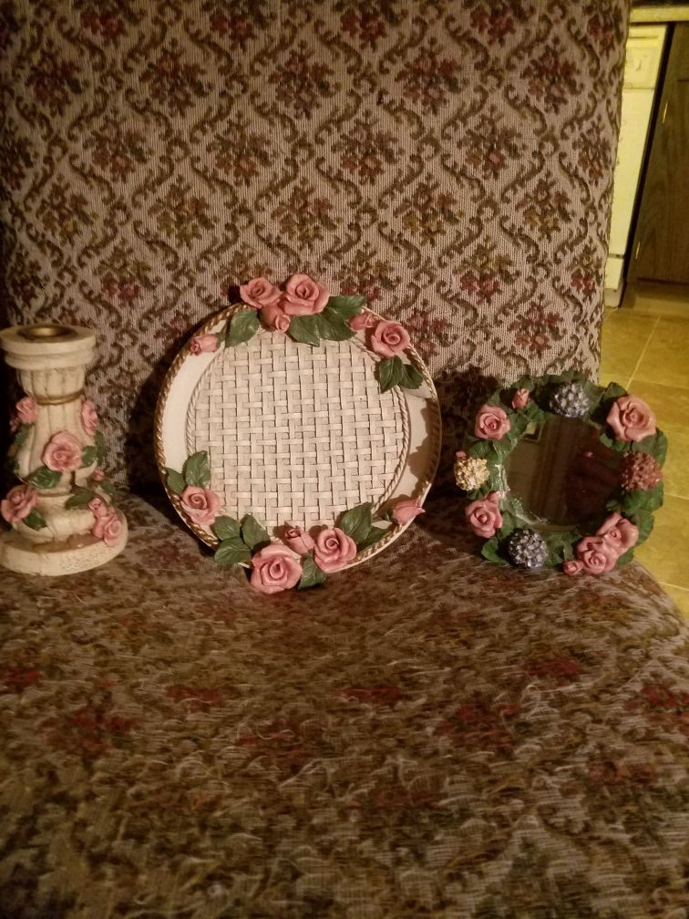 BRAND NEW WEIGHTED SHABBY CHIC/VICTORIAN**PLATE, MIRROR, AND CANDLE HOLDER SET!