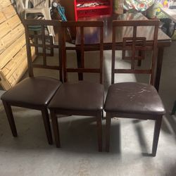 Table With 3 Chairs 