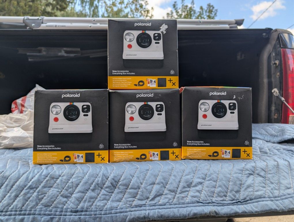 POLAROID ESSENTIAL BOX  INSTANT CAMERA 