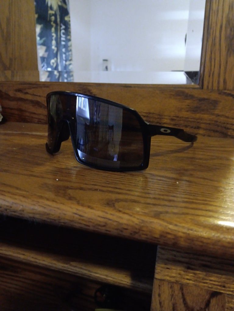 Oakley Sutros
