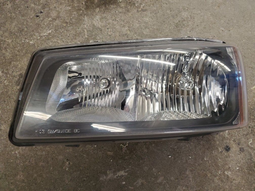 2006 Chevrolet Silverado 1500 LT3 left headlight