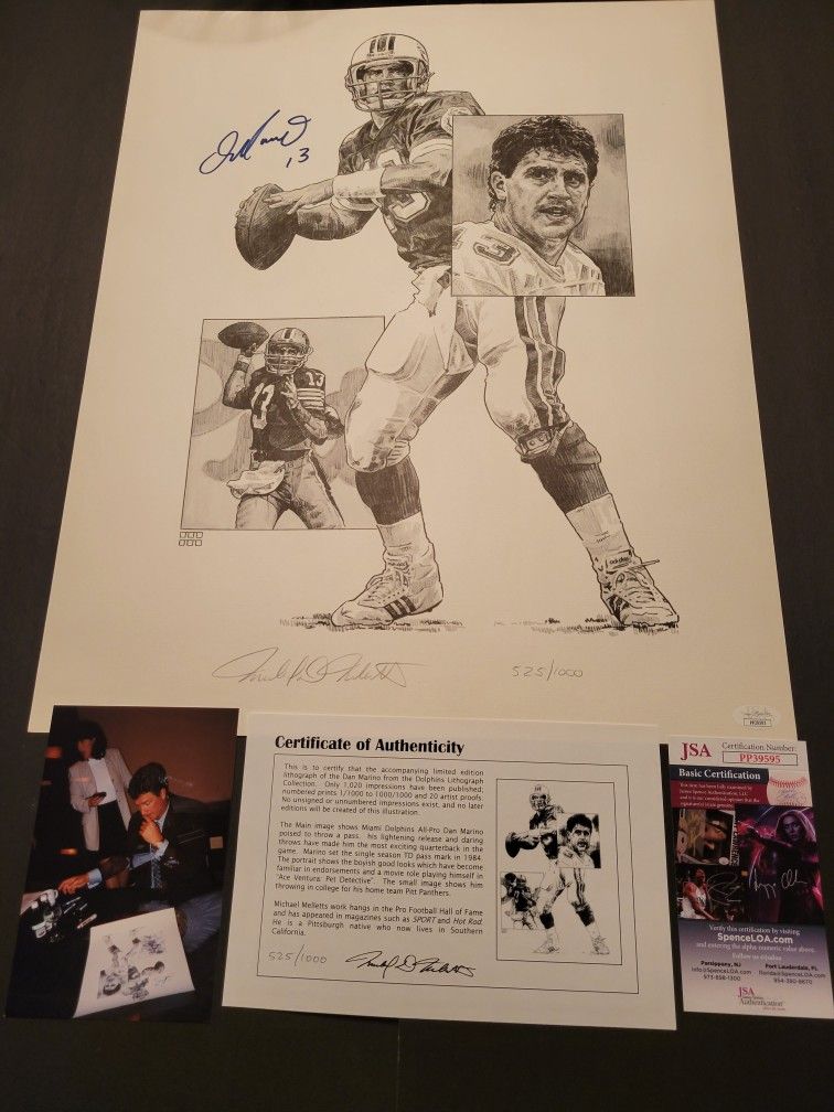 Miami Dolphins great Dan Marino signed 16 X 20 black-and-white lithograph