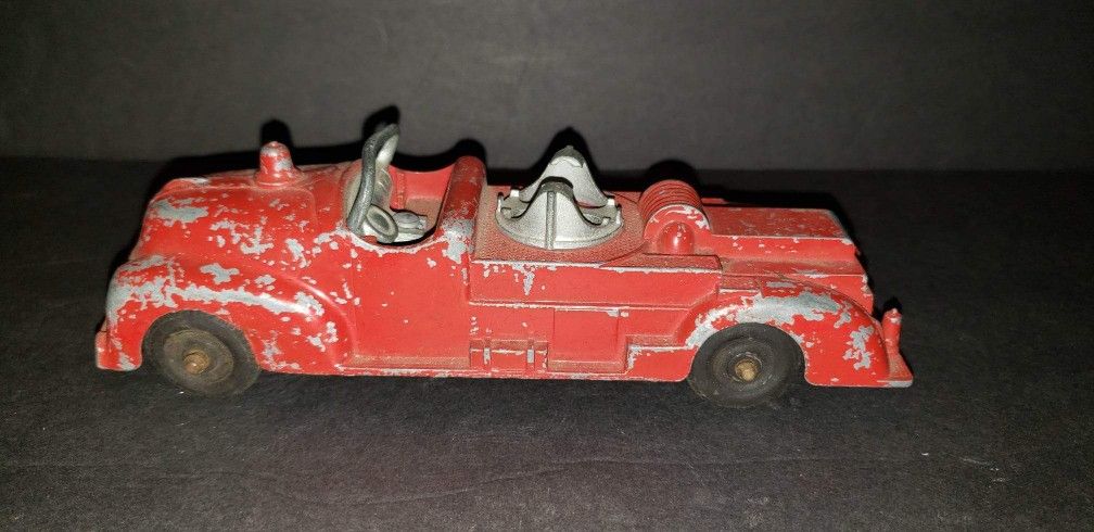 Vintage Hubley metal Fire Truck - red Collectible Toy