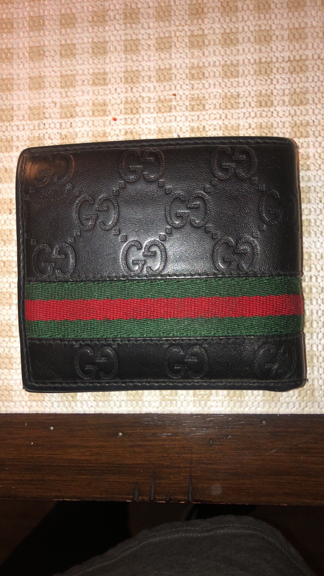 Gucci wallet authenticand 100 percent real