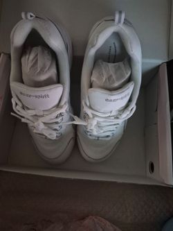 While size 10,easy sprit sneakers