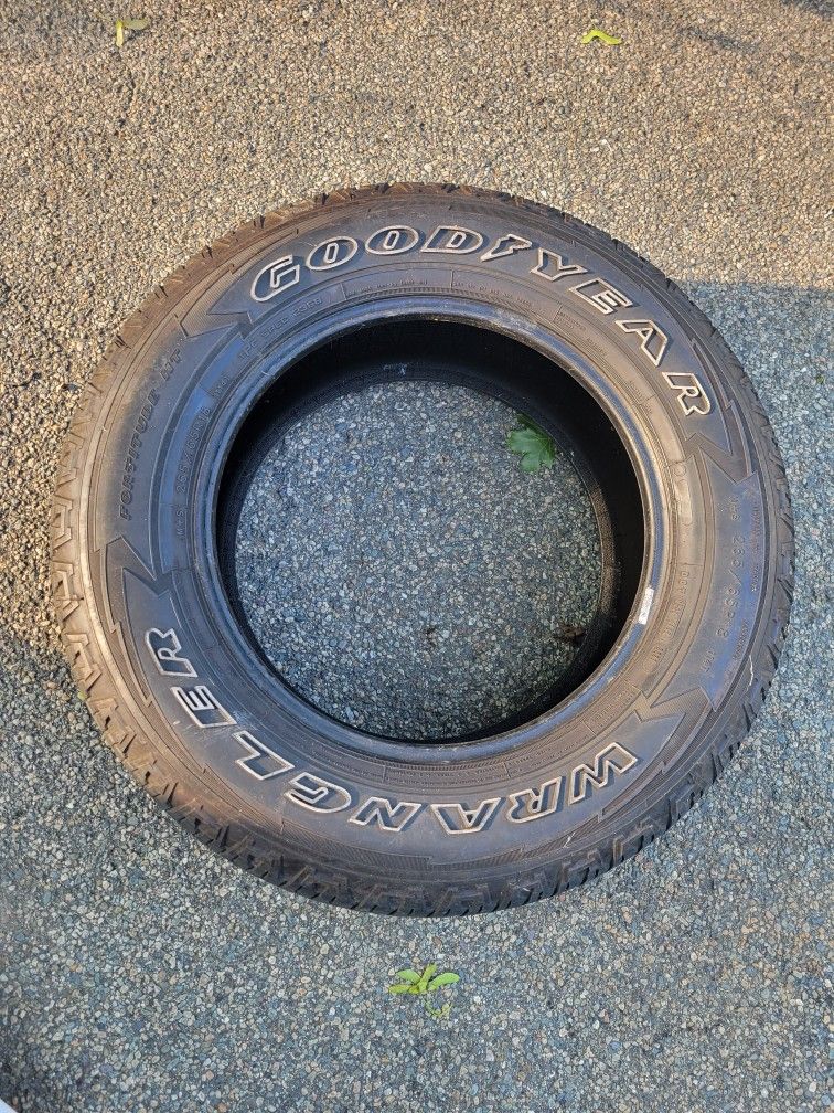 Goodyear Wrangler Tire 265/65R18