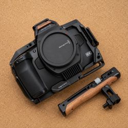 Blackmagic Pocket Cinema Camera 6K Pro + SmallRig Full Cage & Top Handle