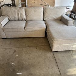 Pull Out Couch With Chaise & Storage 