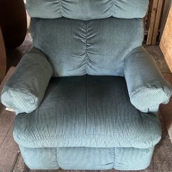 Laz boy fabric recliner manual control green W21”*D23”*H15”(address in description)