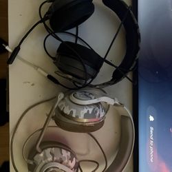 2 Headsets 