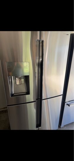 Samsung flex currently connected for showing works perfect extremely clean