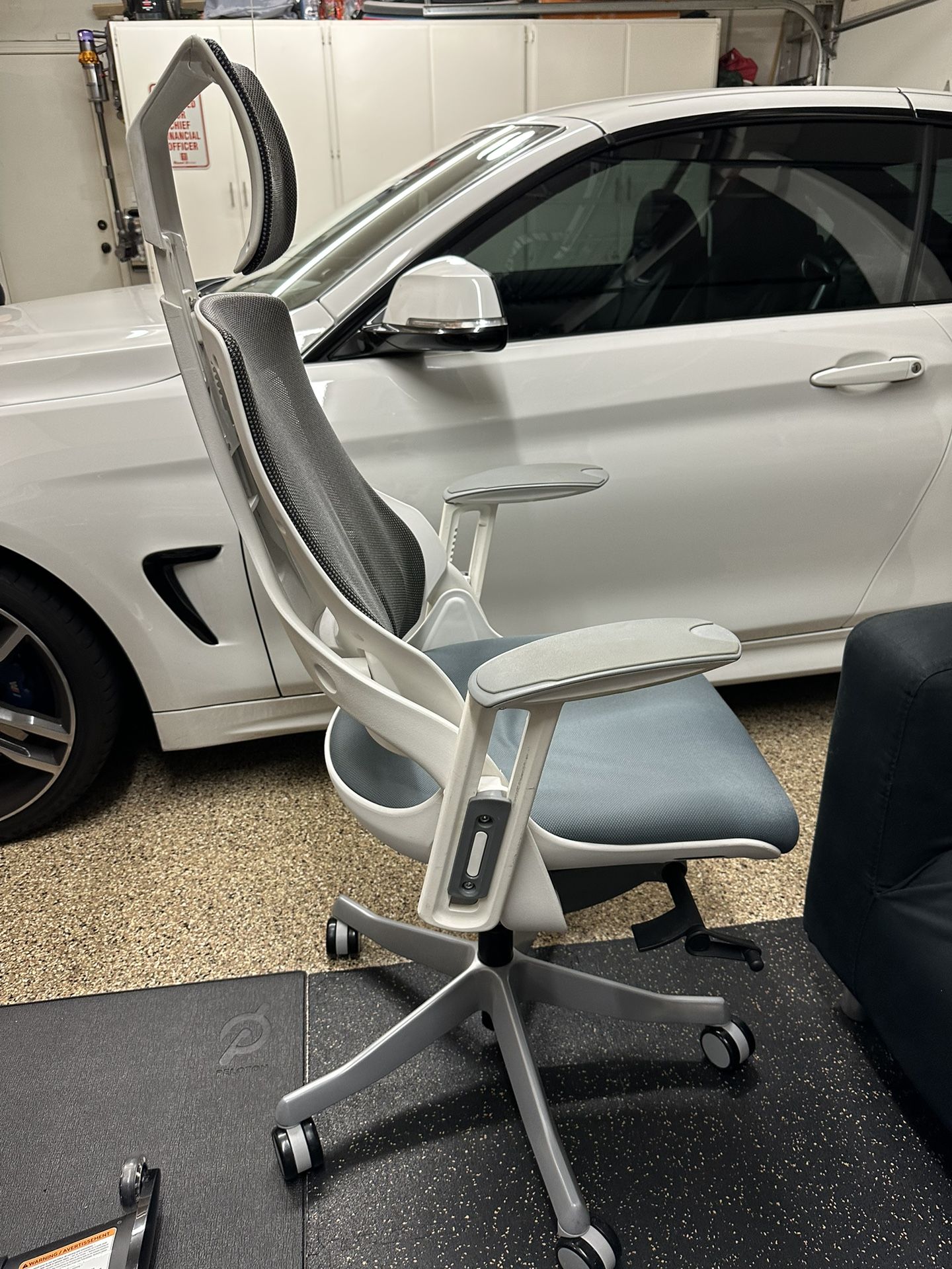 uplift-desk-pursuit-ergonomic-chair-for-sale-in-irvine-ca-offerup