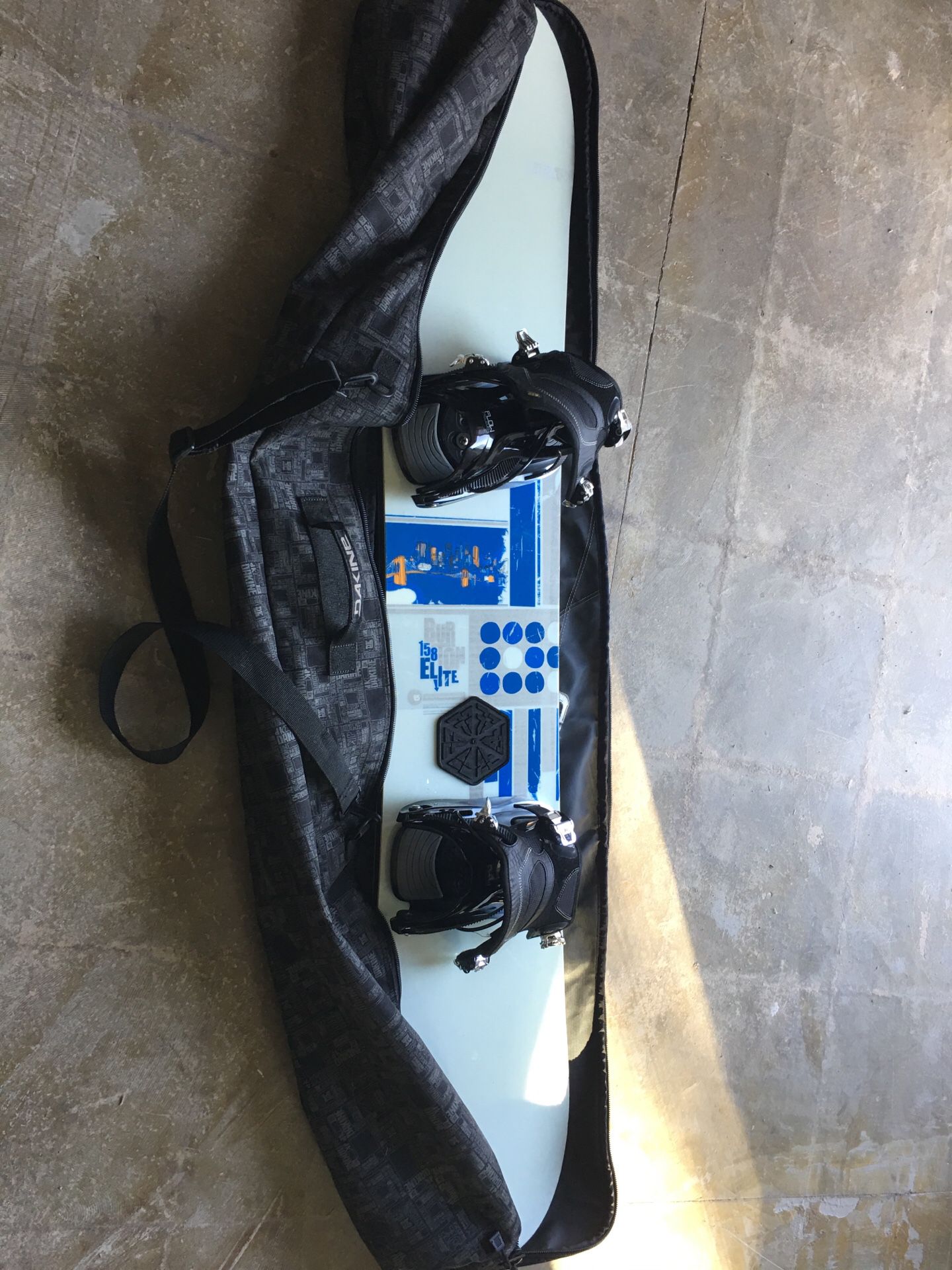 Snowboard with flow bindings and bag size 11 Burton Boots and bag