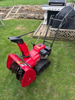Honda HS622 track drive 2 stage snowblower - 22"wide -overall very condition