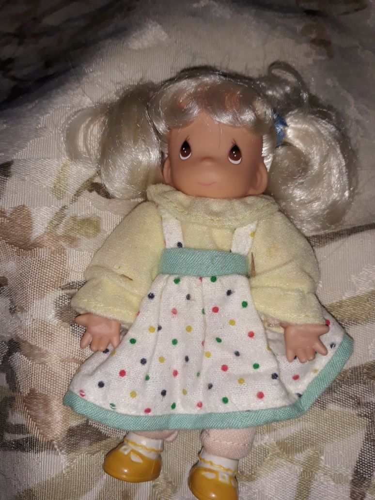 2000 Precious Moments Collectible Doll. Nice condition. Toy, Dolls,