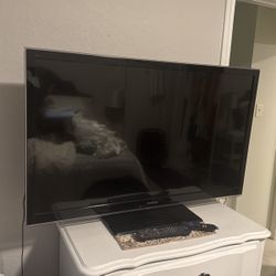 39” Panasonic TV with Roku Included