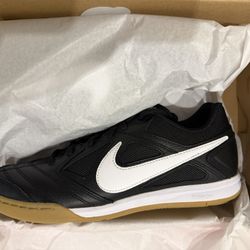 Nike Gatos Men’s Sneakers In Black Size 8.5 NEW