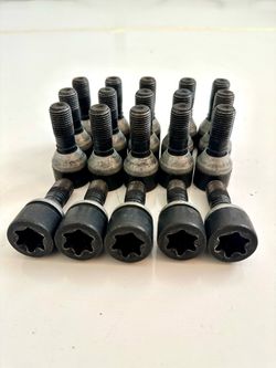 Lamborghini Huracan OEM Lugnuts