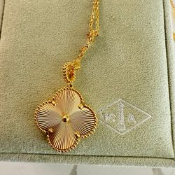 For Sale: Van Cleef Magic Alhambra Long Necklace – 1 Motif