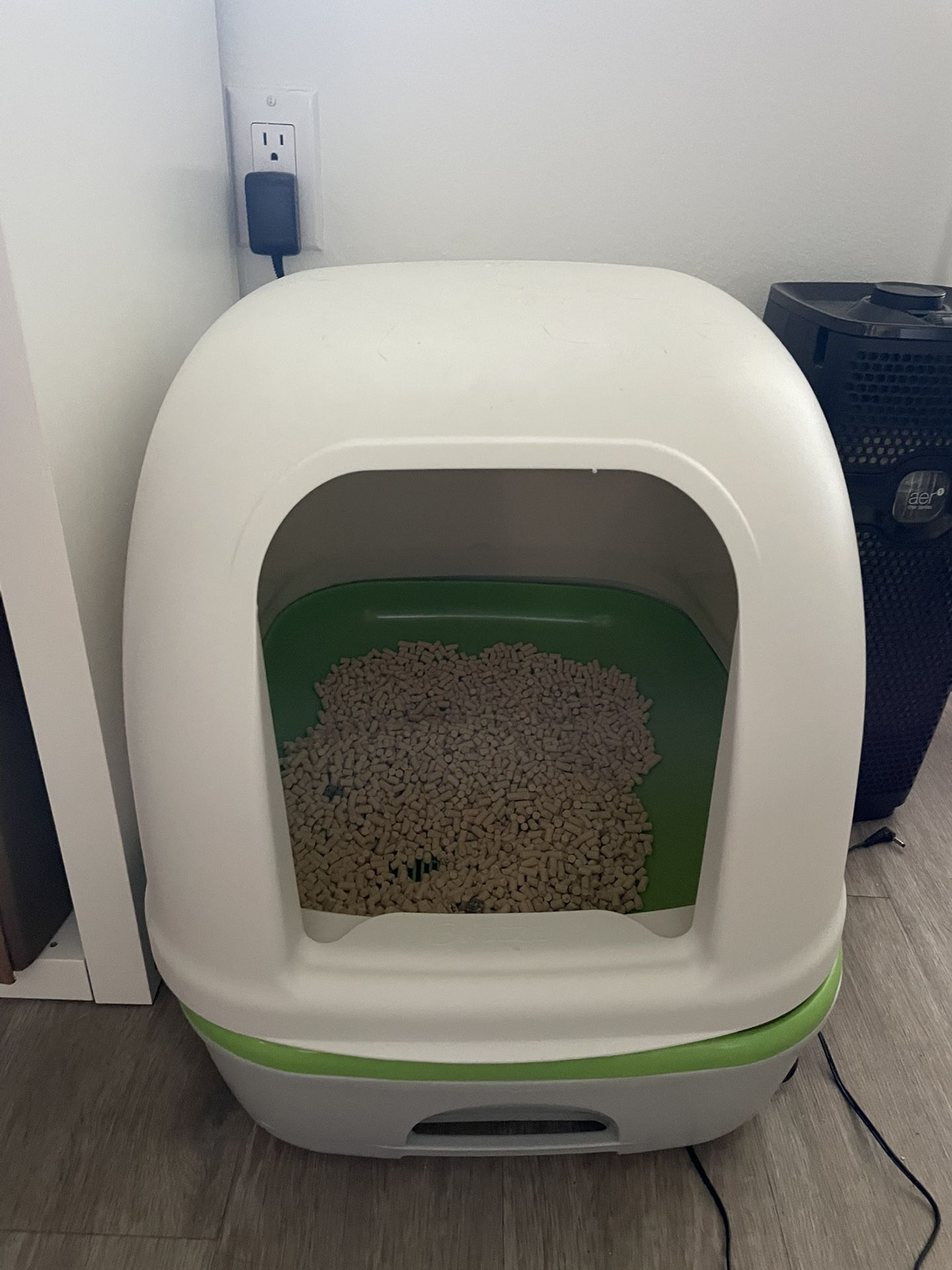 Purina Tidy Cats Breeze Hooded Litter Box System