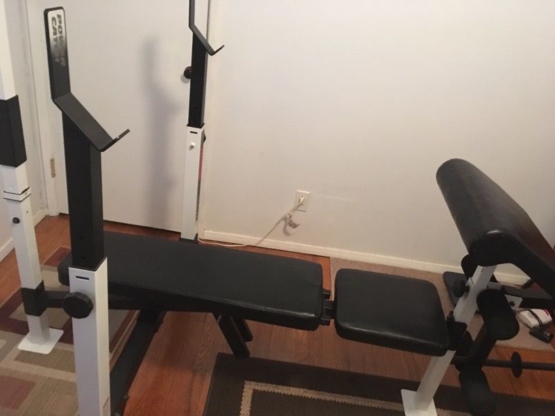 Weider pro 900 Olympic style bench w/ weights.